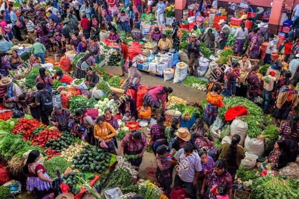 chichicastenango-guatemala-buying-fruits-and-vegetables-indoor-market-EFMDEJ.jpg